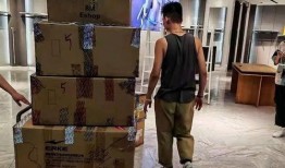 网友爆料抢鞋视频,网友现场直播惊心动魄抢购瞬间